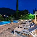 Petmat - With Private Pool And 6 Bedrooms *