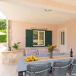 Villa Petmat - With Private Pool And 6 Bedrooms *