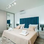 Petmat - With Private Pool And 6 Bedrooms