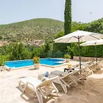 Vila Petmat - With Private Pool And 6 Bedrooms *