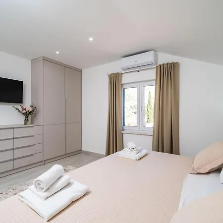 Petmat - With Private Pool And 6 Bedrooms Dubrovnik