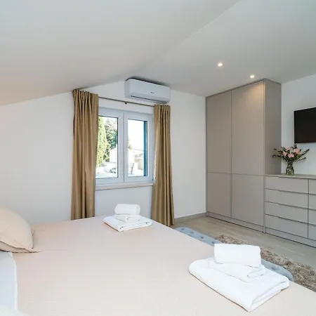 Petmat - With Private Pool And 6 Bedrooms Dubrownik