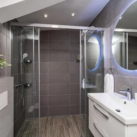 Petmat - With Private Pool And 6 Bedrooms