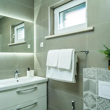 Petmat - With Private Pool And 6 Bedrooms Willa Dubrownik