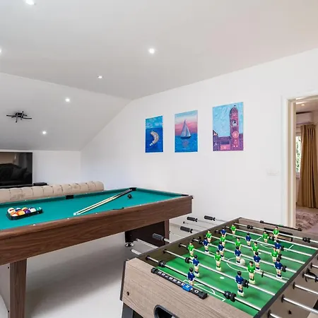 Villa Petmat - Elegant Country With Private Pool & 6 Bedrooms *