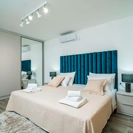 Petmat - With Private Pool And 6 Bedrooms