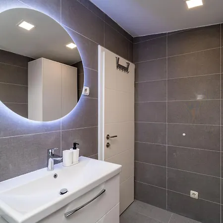 Villa Petmat - With Private Pool And 6 Bedrooms Dubrovnik