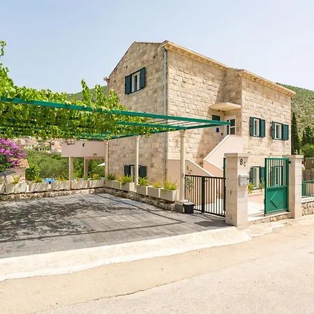 Petmat - With Private Pool And 6 Bedrooms Villa