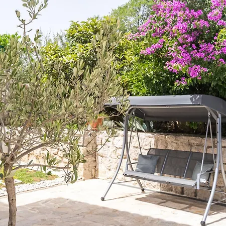 Villa Petmat - Elegant Country With Private Pool & 6 Bedrooms