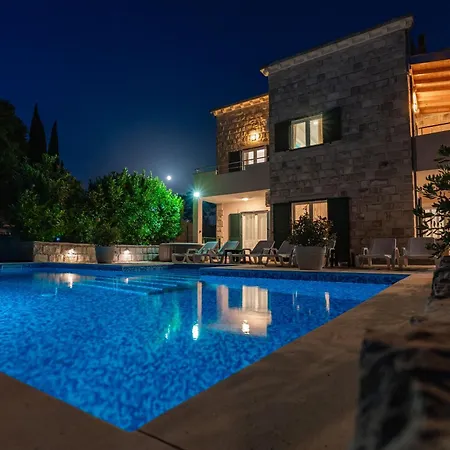 Petmat - With Private Pool And 6 Bedrooms Villa *