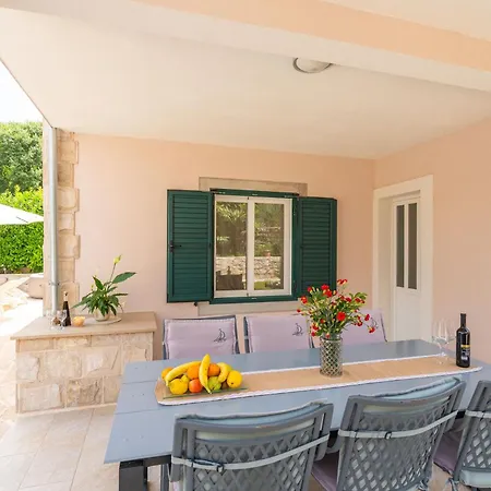 Villa Petmat - Elegant Country With Private Pool & 6 Bedrooms *