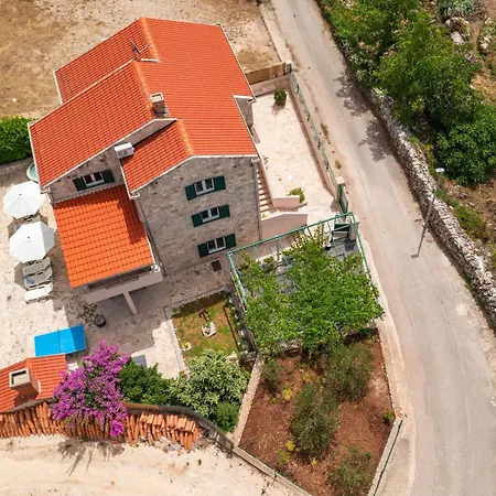 Petmat - With Private Pool And 6 Bedrooms
