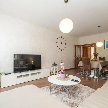 Petmat - With Private Pool And 6 Bedrooms Dubrownik