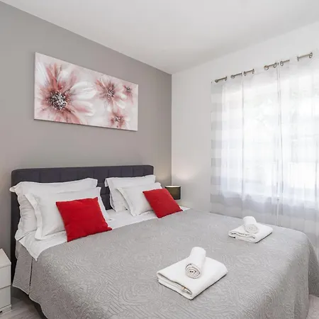 Petmat - With Private Pool And 6 Bedrooms Willa