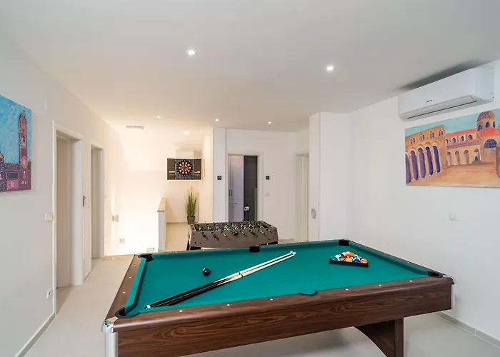 Petmat - With Private Pool And 6 Bedrooms Villa