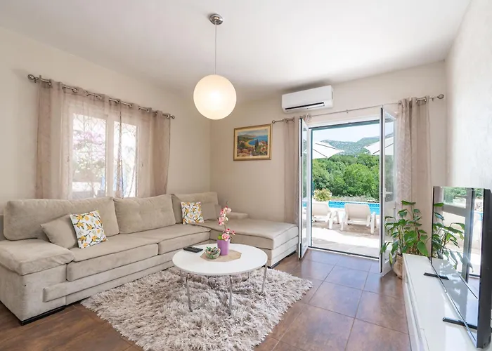 Petmat - With Private Pool And 6 Bedrooms Villa