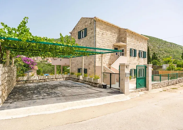 Petmat - With Private Pool And 6 Bedrooms Villa