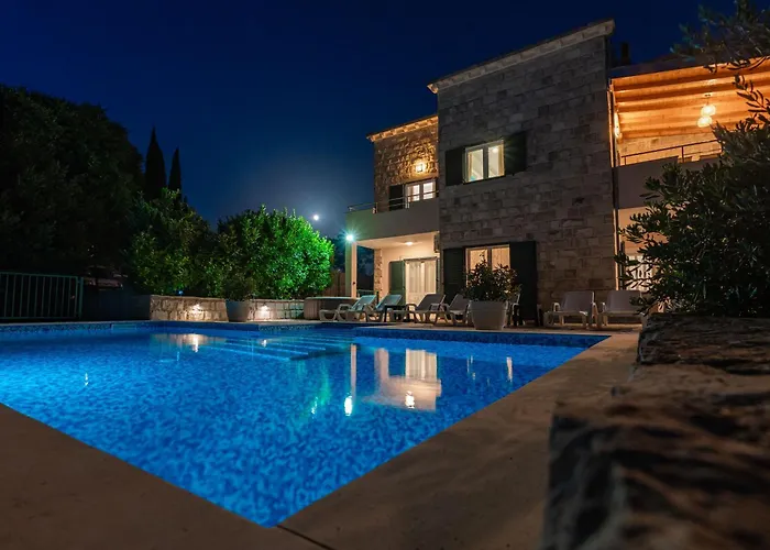 Petmat - With Private Pool And 6 Bedrooms Villa *