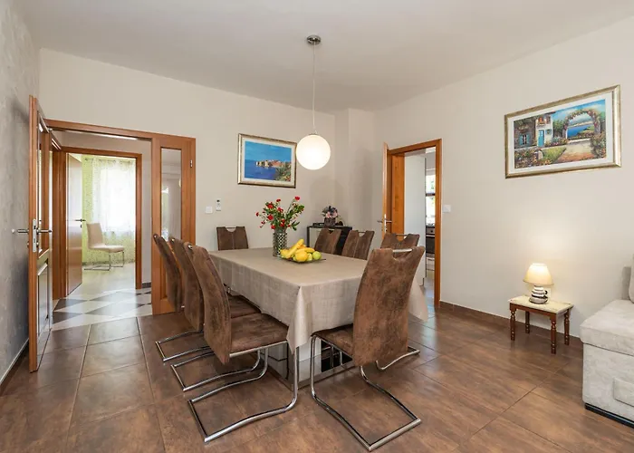 Villa Petmat - With Private Pool And 6 Bedrooms