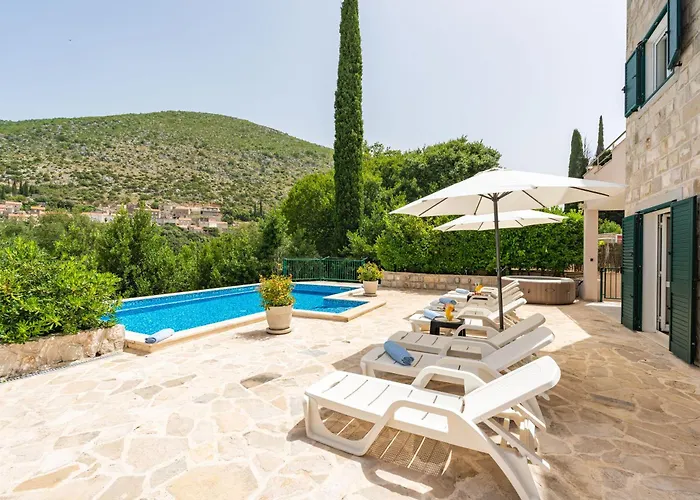 Petmat - With Private Pool And 6 Bedrooms Villa *