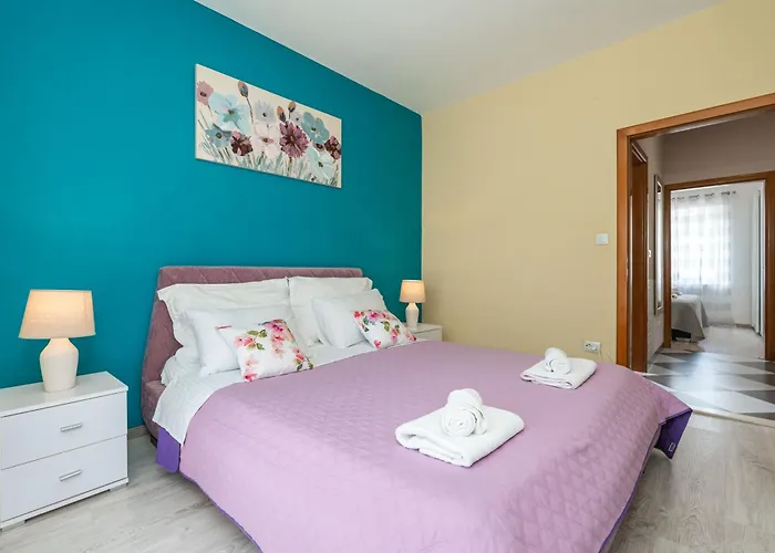 Petmat - With Private Pool And 6 Bedrooms *