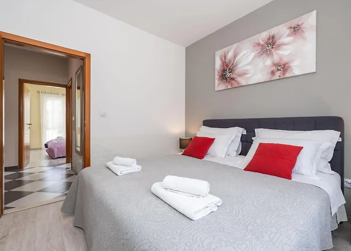 Petmat - With Private Pool And 6 Bedrooms