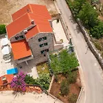 Petmat - With Private Pool And 6 Bedrooms