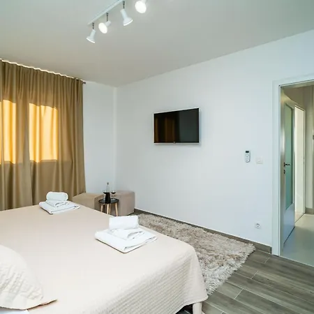 Petmat - With Private Pool And 6 Bedrooms *