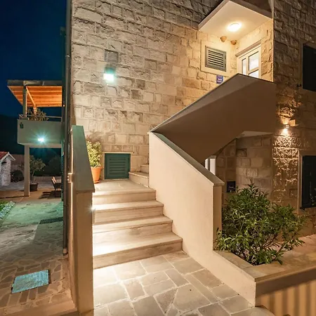 Vila Petmat - With Private Pool And 6 Bedrooms