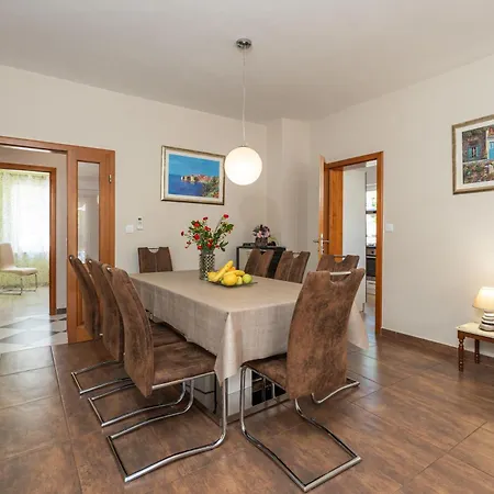 Vila Petmat - With Private Pool And 6 Bedrooms