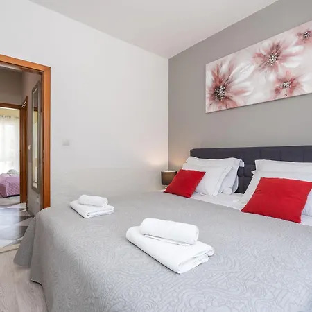 Petmat - With Private Pool And 6 Bedrooms