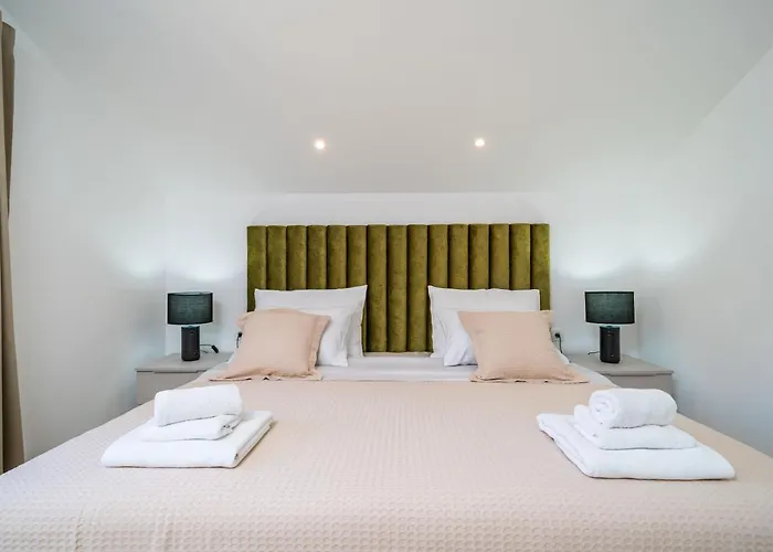 Petmat - With Private Pool And 6 Bedrooms Villa *