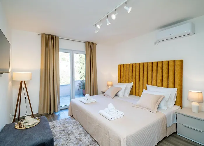 Petmat - With Private Pool And 6 Bedrooms