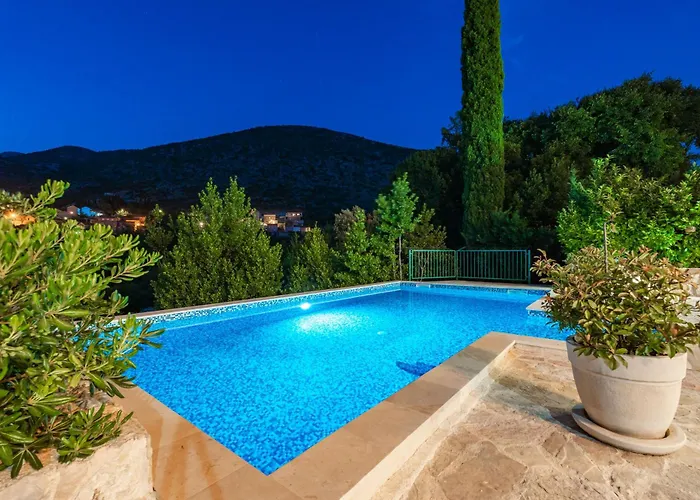 Petmat - With Private Pool And 6 Bedrooms *