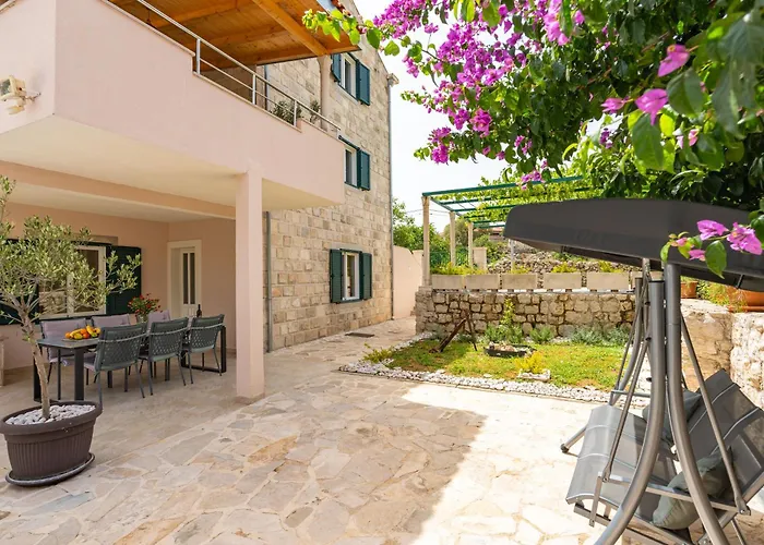 Petmat - With Private Pool And 6 Bedrooms *