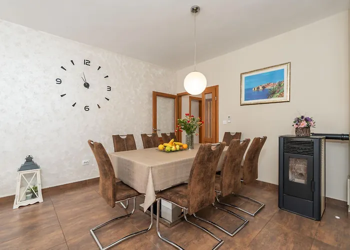 Villa Petmat - With Private Pool And 6 Bedrooms