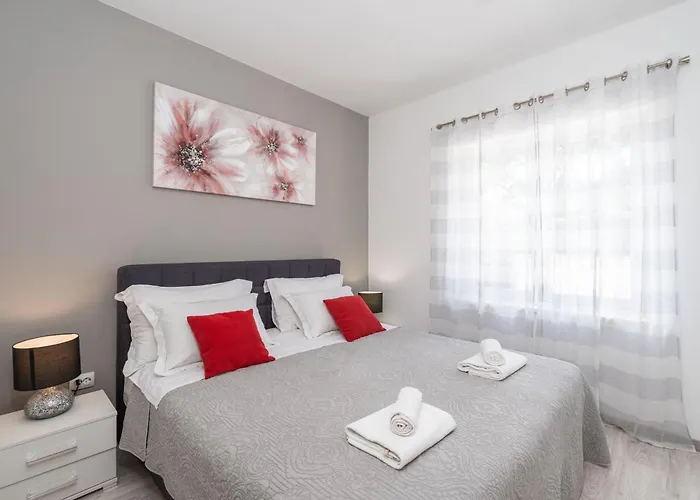 Petmat - With Private Pool And 6 Bedrooms Villa