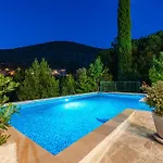 Petmat - With Private Pool And 6 Bedrooms *